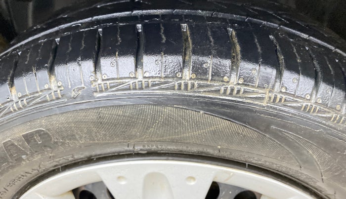 2016 Honda Amaze 1.2L I-VTEC S, Petrol, Manual, 56,392 km, Left Front Tyre Tread