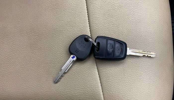 2020 Hyundai NEW SANTRO ASTA AMT, Petrol, Automatic, 9,162 km, Key Close Up