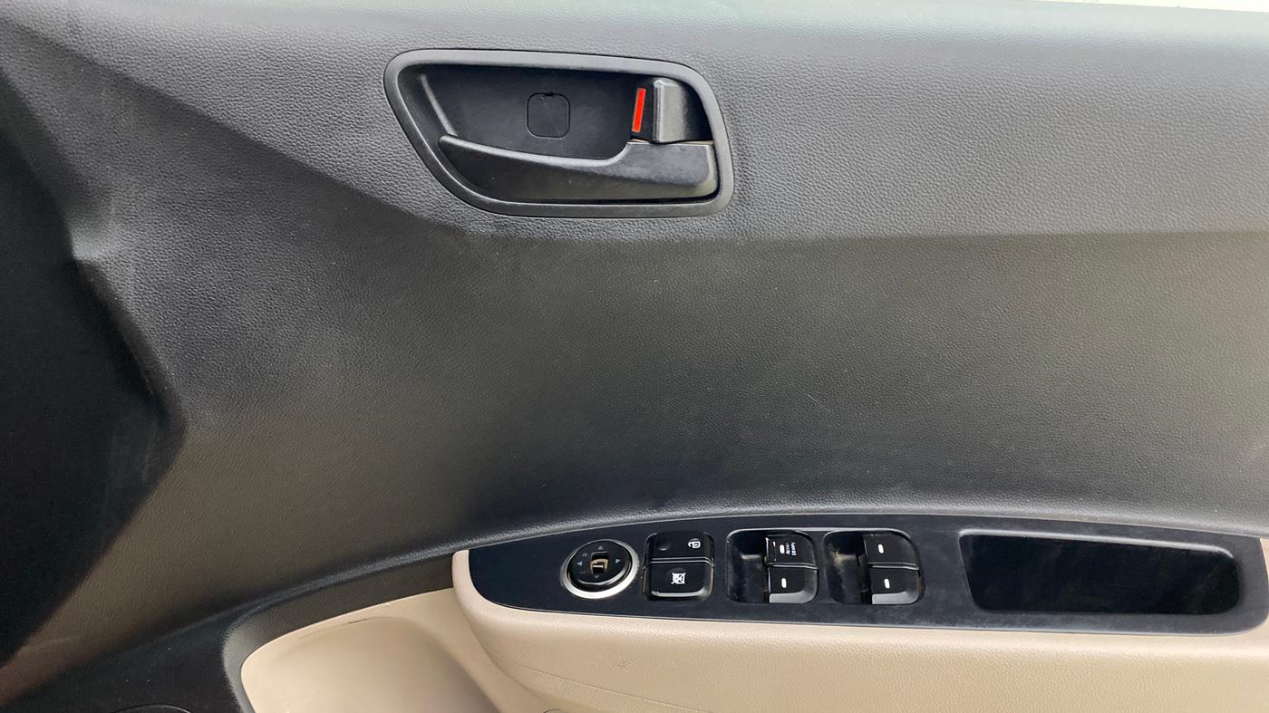 2018 Hyundai Grand i10 MAGNA 1.2 KAPPA VTVT, Petrol, Manual, 99,802 km, Driver Side Door Panels Control