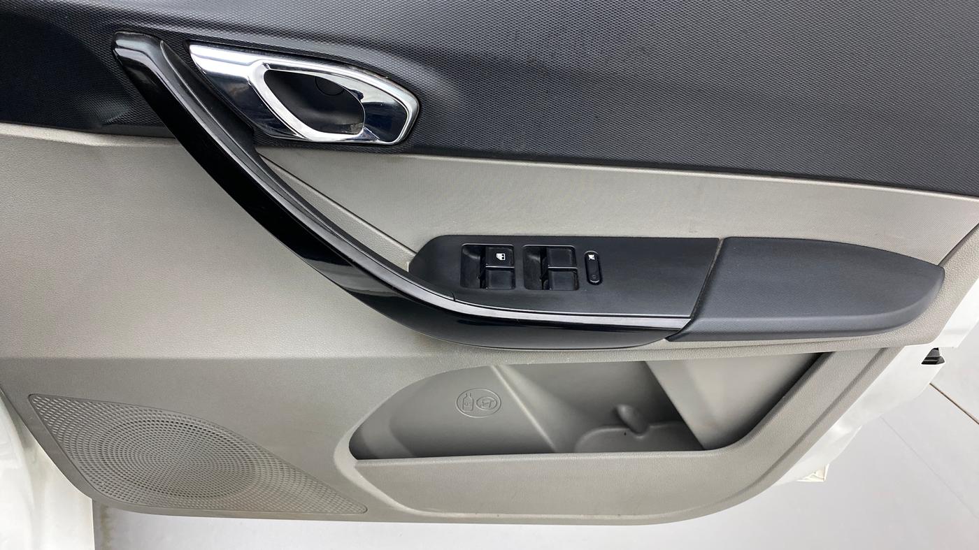 2019 Tata Tiago XZ PLUS PETROL, Petrol, Manual, 49,347 km, Driver Side Door Panels Control