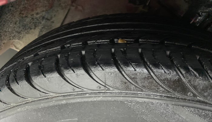 2018 Ford Figo Aspire 1.2 TITANIUM PETROL, Petrol, Manual, 41,300 km, Right Front Tyre Tread