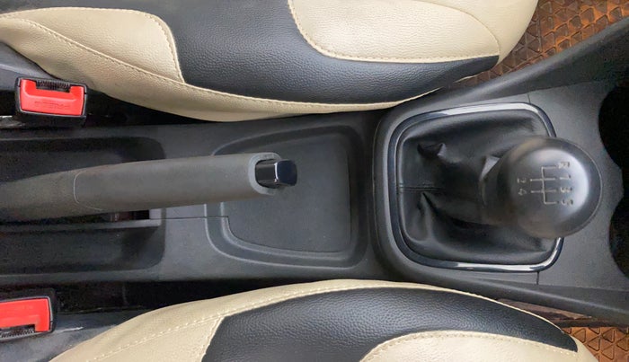 2016 Volkswagen Polo COMFORTLINE 1.2L, Petrol, Manual, 29,546 km, Gear Lever