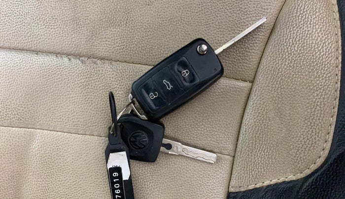 2016 Volkswagen Polo COMFORTLINE 1.2L, Petrol, Manual, 29,546 km, Key Close Up