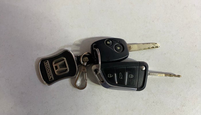 2015 Honda Amaze 1.2L I-VTEC VX, Petrol, Manual, 65,394 km, Key Close Up