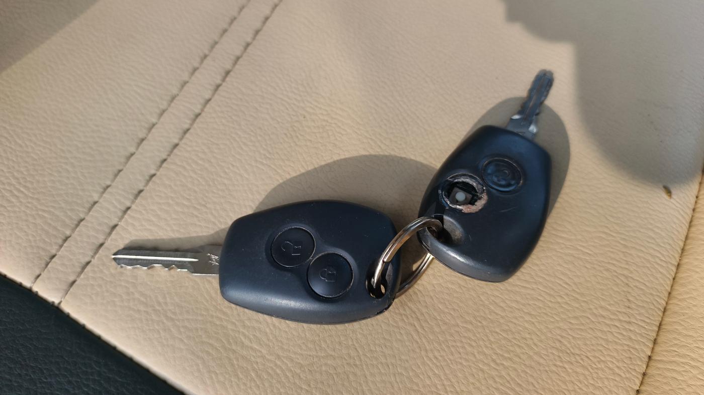 2015 Nissan Terrano XL (D), Diesel, Manual, 90,453 km, Key Close Up