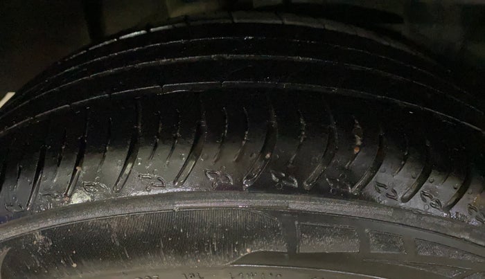 2024 Nissan MAGNITE Visia Plus B4D 1.0 Petrol MT, Petrol, Manual, 30,789 km, Right Rear Tyre Tread