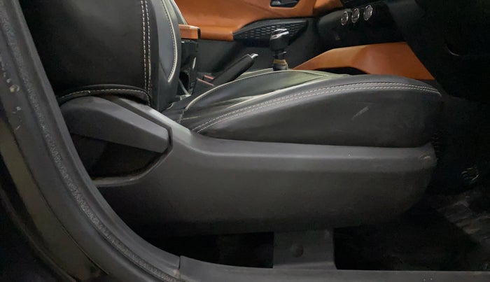 2024 Nissan MAGNITE Visia Plus B4D 1.0 Petrol MT, Petrol, Manual, 30,789 km, Driver Side Adjustment Panel