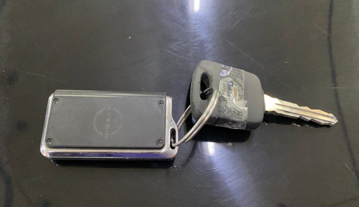 2024 Nissan MAGNITE Visia Plus B4D 1.0 Petrol MT, Petrol, Manual, 30,789 km, Key Close Up