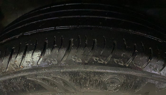 2024 Nissan MAGNITE Visia Plus B4D 1.0 Petrol MT, Petrol, Manual, 30,789 km, Left Front Tyre Tread