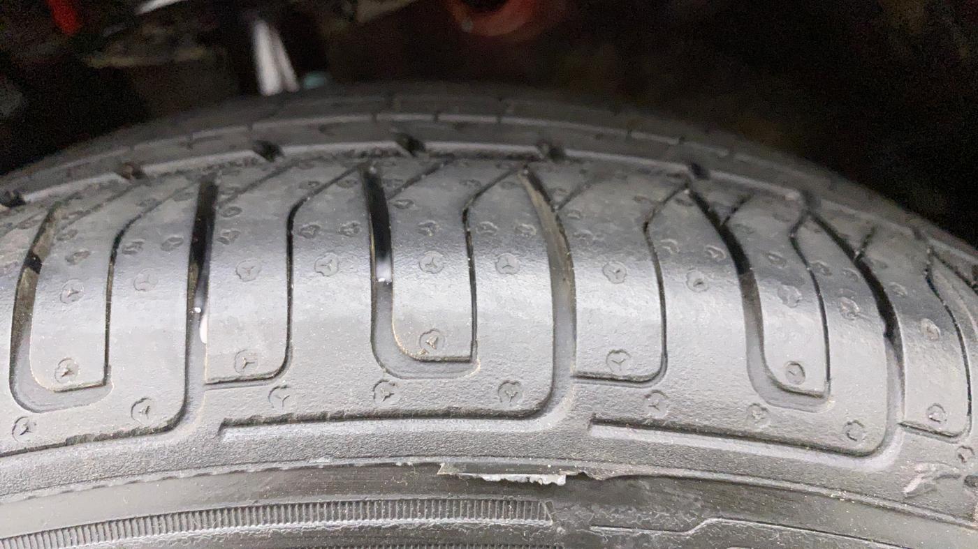 2016 Maruti Baleno DELTA 1.2 K12 AT, Petrol, Automatic, 27,110 km, Left Front Tyre Tread