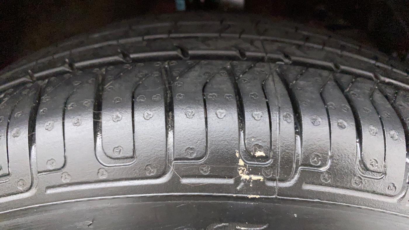 2016 Maruti Baleno DELTA 1.2 K12 AT, Petrol, Automatic, 27,110 km, Right Front Tyre Tread