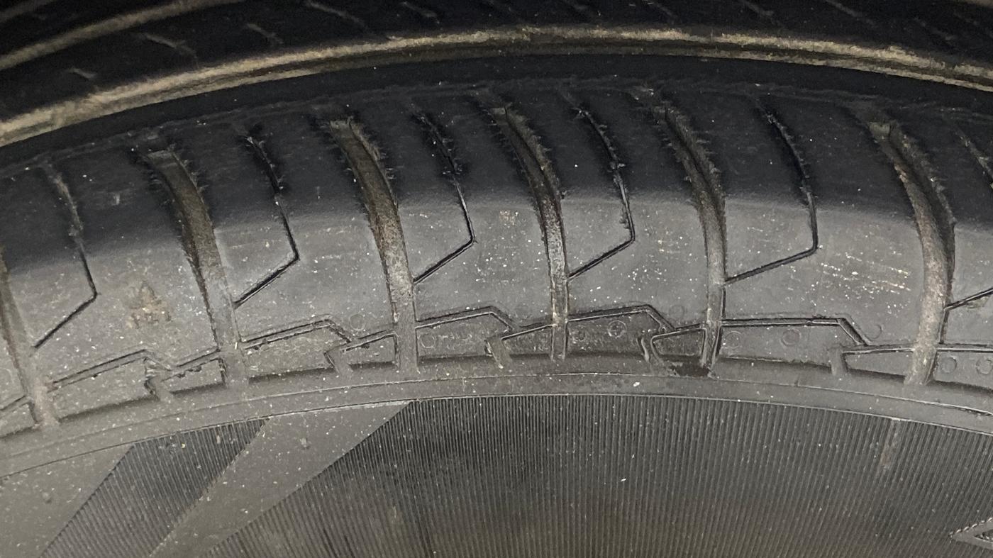 2020 Maruti Dzire VXI AMT, Petrol, Automatic, 29,335 km, Left Front Tyre Tread