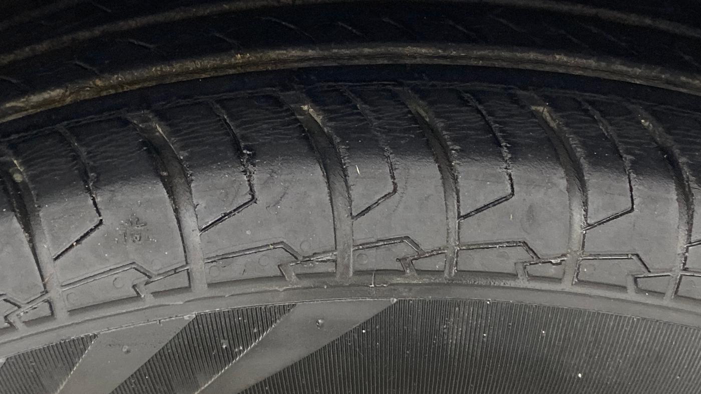 2020 Maruti Dzire VXI AMT, Petrol, Automatic, 29,335 km, Right Front Tyre Tread