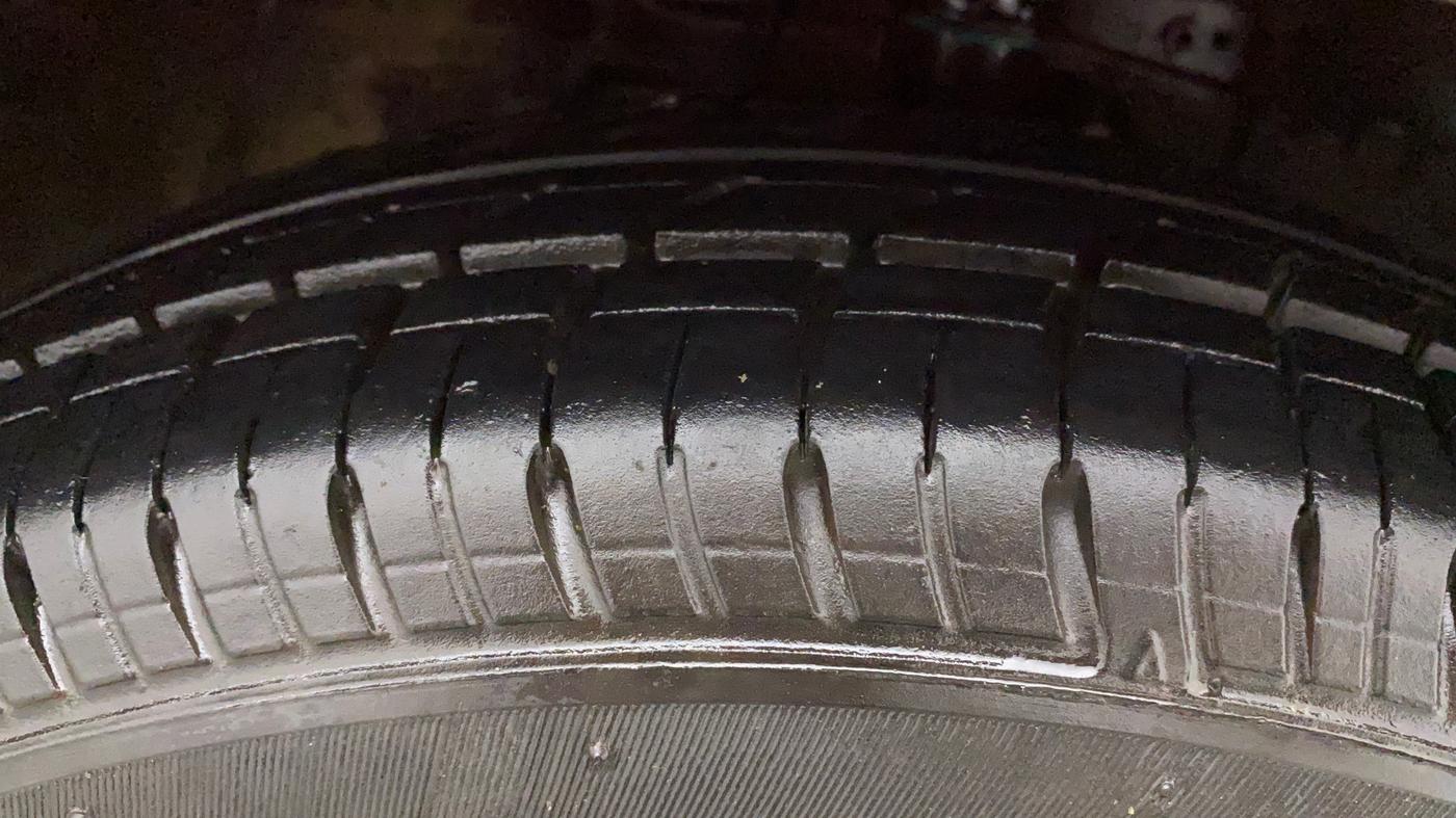 2012 Honda Brio S MT, CNG, Manual, 98,836 km, Right Front Tyre Tread