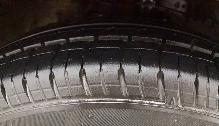 2012 Honda Brio S MT, CNG, Manual, 98,836 km, Right Front Tyre Tread