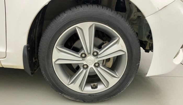 2019 Hyundai Verna 1.6 VTVT SX, Petrol, Manual, 26,115 km, Right Front Wheel
