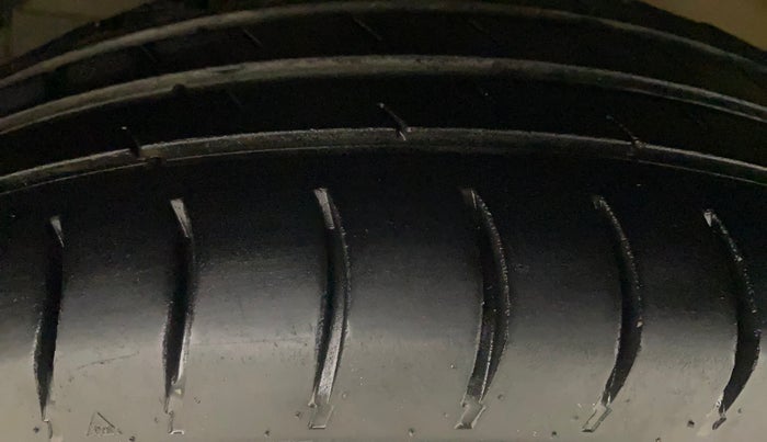 2016 Maruti Swift VDI, Diesel, Manual, 89,132 km, Left Front Tyre Tread