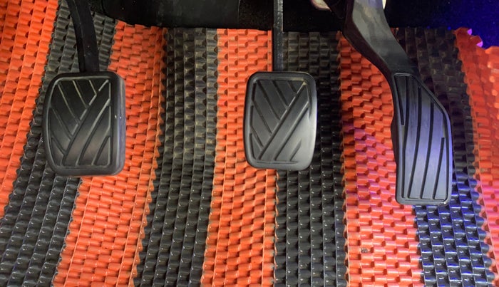 2016 Maruti Swift VDI, Diesel, Manual, 89,132 km, Pedals