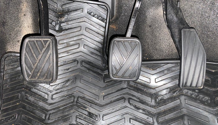 2017 Maruti IGNIS DELTA 1.2, Petrol, Manual, 14,249 km, Pedals