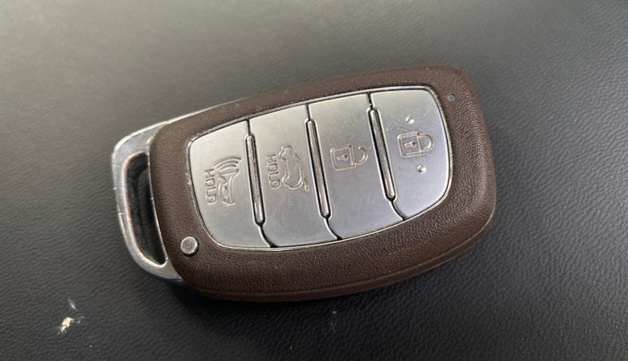 2019 Hyundai VENUE SX PLUS 1.0 TURBO DCT, Petrol, Automatic, 1,44,200 km, Key Close Up