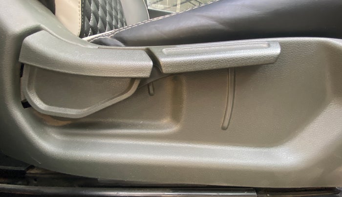 2019 Hyundai VENUE SX PLUS 1.0 TURBO DCT, Petrol, Automatic, 1,44,200 km, Driver Side Adjustment Panel