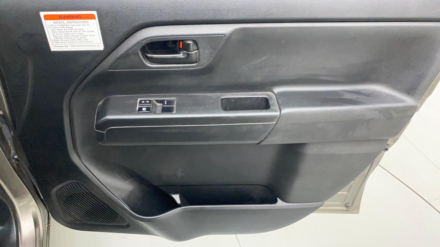 2020 Maruti New Wagon-R LXI CNG 1.0 L, CNG, Manual, 31,295 km, Driver Side Door Panels Control