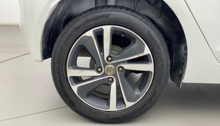 2021 Tata ALTROZ XZ PETROL, Petrol, Manual, 64,953 km, Right Rear Wheel