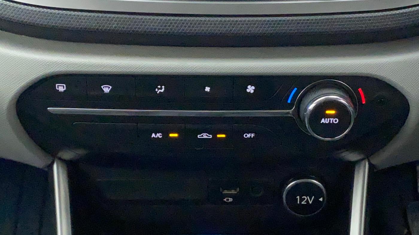 2021 Tata ALTROZ XZ PETROL, Petrol, Manual, 64,953 km, Automatic Climate Control
