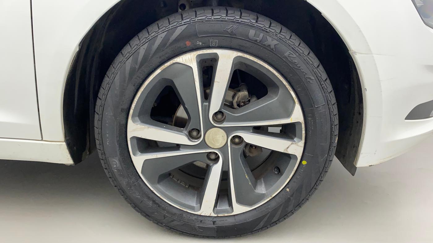2021 Tata ALTROZ XZ PETROL, Petrol, Manual, 64,953 km, Right Front Wheel