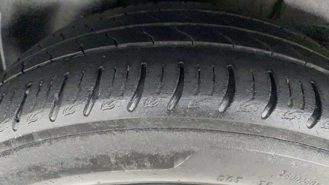 2021 Tata ALTROZ XZ PETROL, Petrol, Manual, 64,953 km, Right Rear Tyre Tread