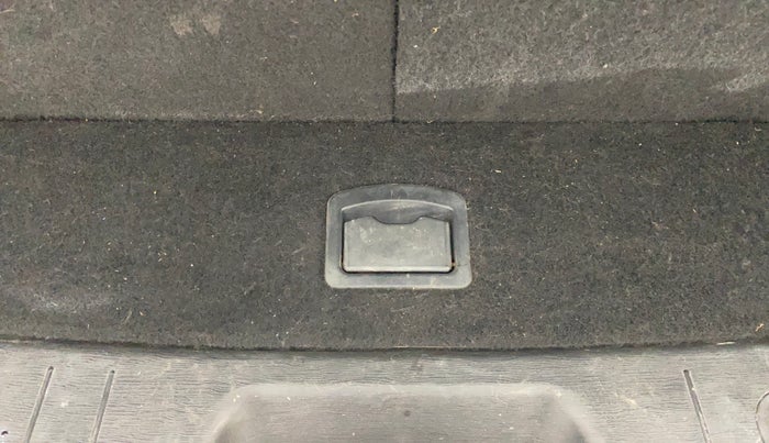 2013 Mahindra XUV500 W6, Diesel, Manual, 1,20,365 km, Boot Inside