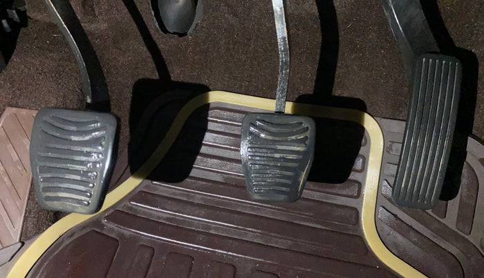 2013 Mahindra XUV500 W6, Diesel, Manual, 1,20,365 km, Pedals