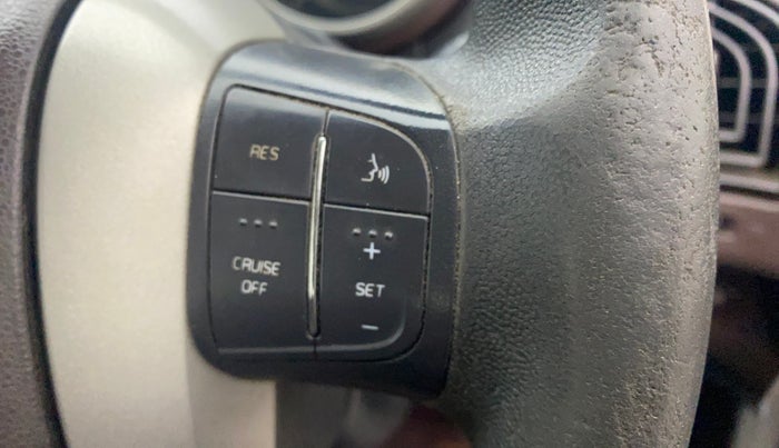 2013 Mahindra XUV500 W6, Diesel, Manual, 1,20,365 km, Adaptive Cruise Control