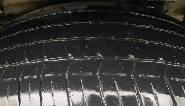 2013 Mahindra XUV500 W6, Diesel, Manual, 1,20,365 km, Left Rear Tyre Tread