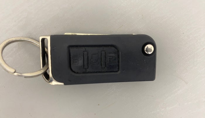 2013 Mahindra XUV500 W6, Diesel, Manual, 1,20,365 km, Key Close Up