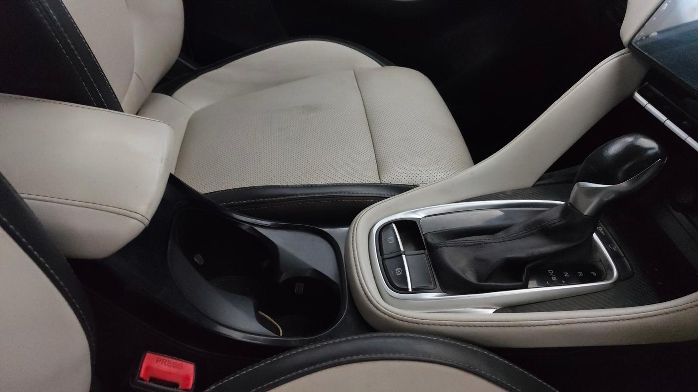 2023 MG ASTOR SHARP (O) 1.3 TURBO AT, Petrol, Automatic, 35,813 km, Gear Lever