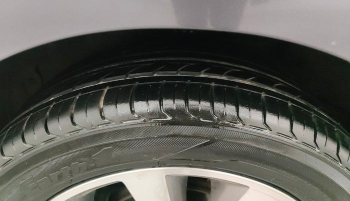 2015 Hyundai Verna FLUIDIC 4S 1.6 VTVT SX, Petrol, Manual, 51,595 km, Left Front Tyre Tread