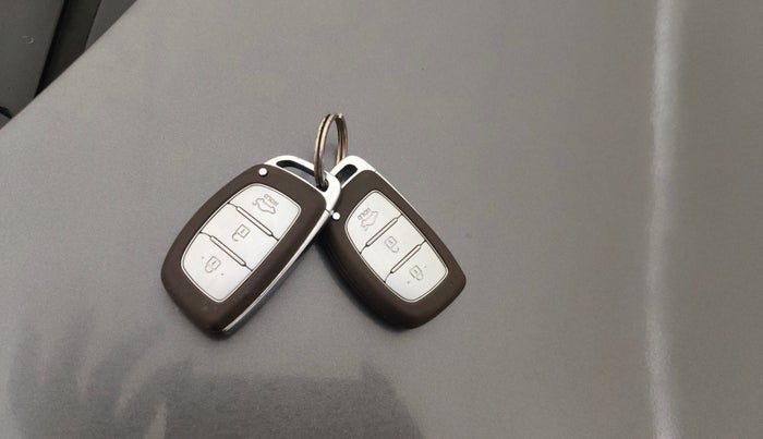 2015 Hyundai Verna FLUIDIC 4S 1.6 VTVT SX, Petrol, Manual, 51,595 km, Key Close Up