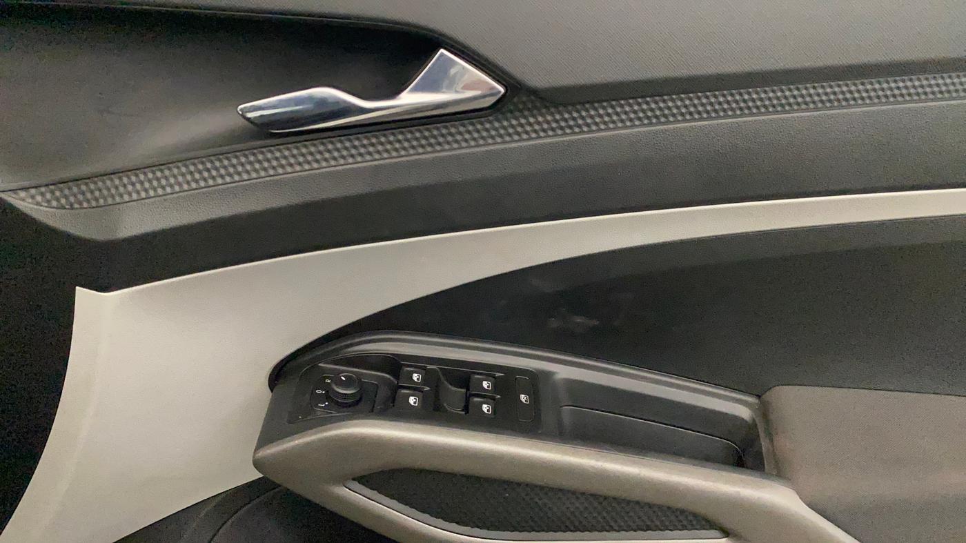 2025 Skoda Kylaq Signature AT, Petrol, Automatic, 6,467 km, Driver Side Door Panels Control