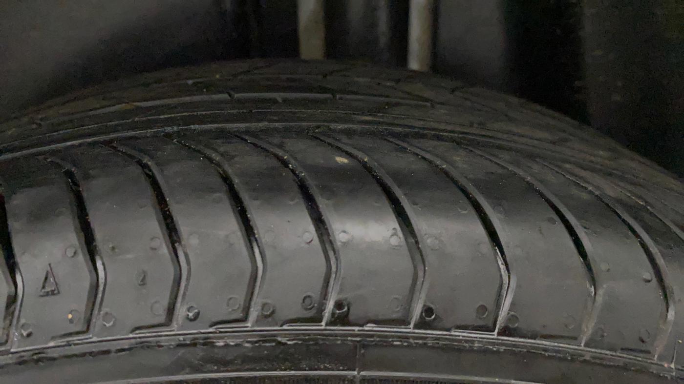 2025 Skoda Kylaq Signature AT, Petrol, Automatic, 6,467 km, Left Rear Tyre Tread