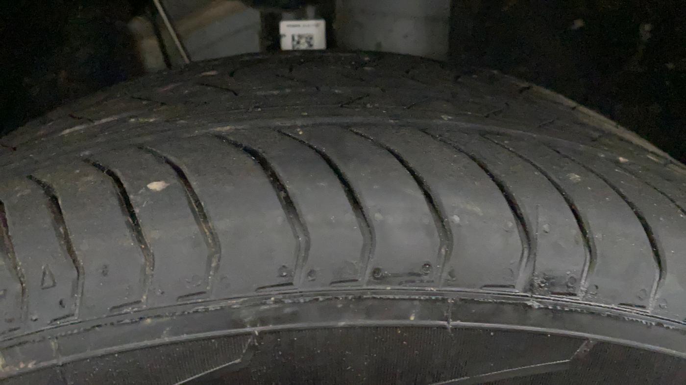 2025 Skoda Kylaq Signature AT, Petrol, Automatic, 6,467 km, Right Front Tyre Tread