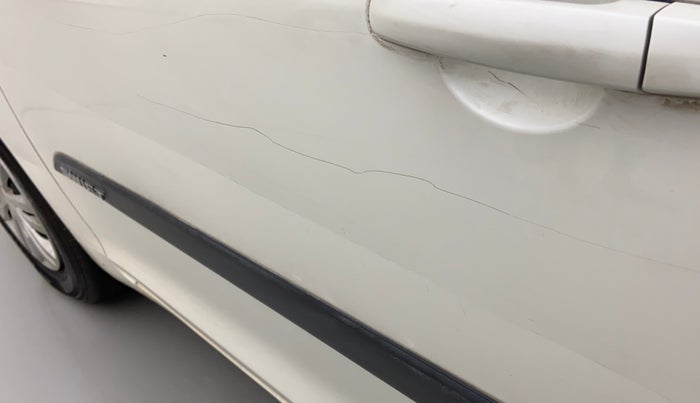 2012 Maruti Swift VXI, Petrol, Manual, 49,438 km, Front passenger door - Minor scratches