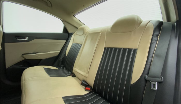 2017 Hyundai Verna 1.6 SX VTVT, Petrol, Manual, 10,705 km, Right Side Rear Door Cabin