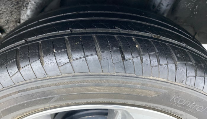 2017 Hyundai Verna 1.6 SX VTVT, Petrol, Manual, 10,705 km, Left Rear Tyre Tread