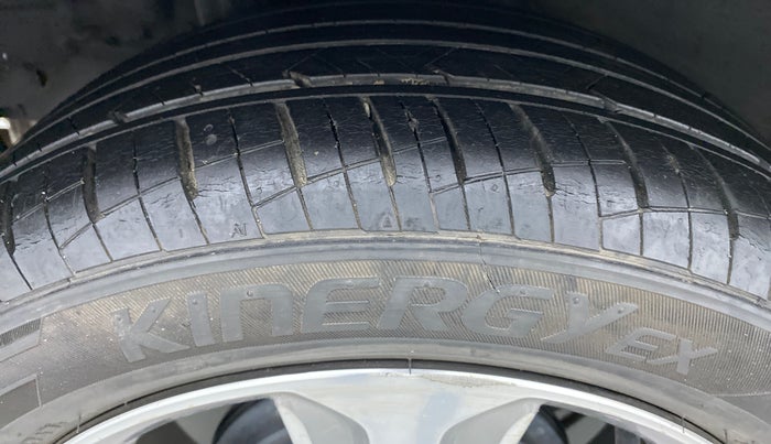 2017 Hyundai Verna 1.6 SX VTVT, Petrol, Manual, 10,705 km, Right Rear Tyre Tread