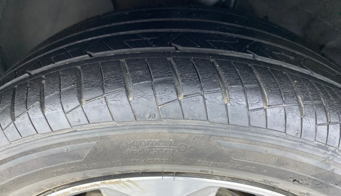 2017 Hyundai Verna 1.6 SX VTVT, Petrol, Manual, 10,705 km, Left Front Tyre Tread