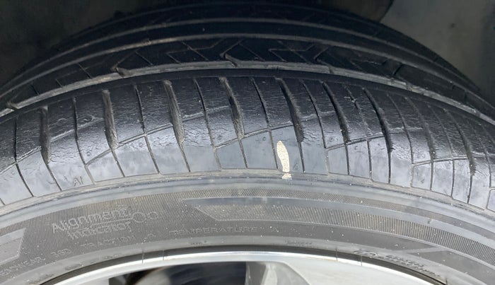 2017 Hyundai Verna 1.6 SX VTVT, Petrol, Manual, 10,705 km, Right Front Tyre Tread