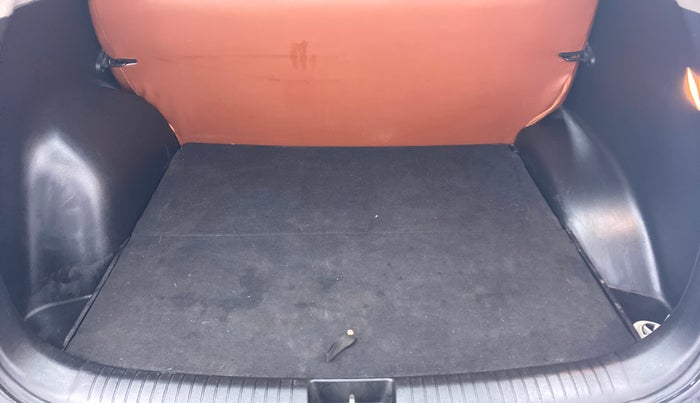 2018 Hyundai Creta 1.4 E PLUS CRDI, Diesel, Manual, 38,429 km, Boot Inside