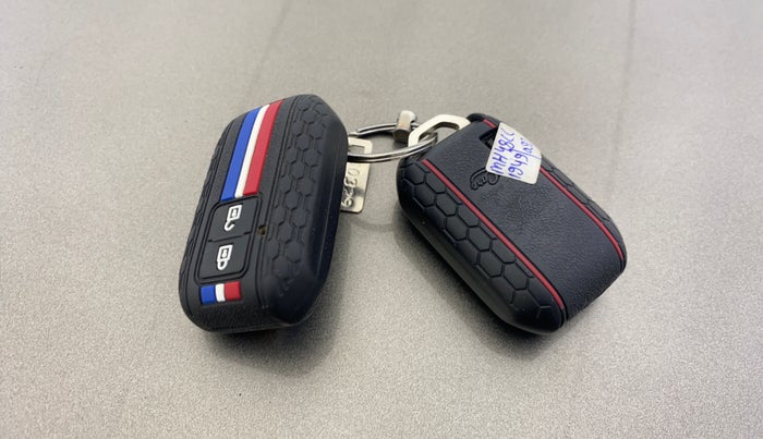 2021 Maruti Baleno ALPHA CVT PETROL 1.2, Petrol, Automatic, 67,612 km, Key Close Up