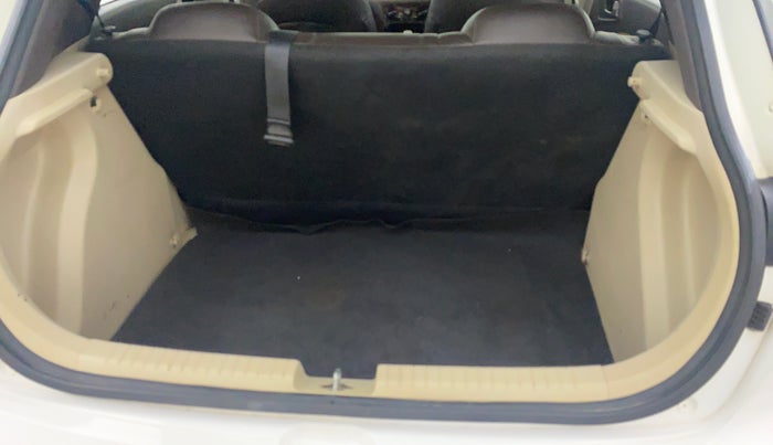 2017 Hyundai Elite i20 SPORTZ 1.2, Petrol, Manual, 40,241 km, Dicky (Boot door) - Parcel tray missing